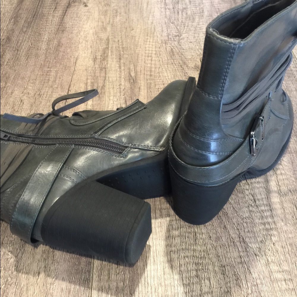 New Grey Boots - Picture 3 of 5